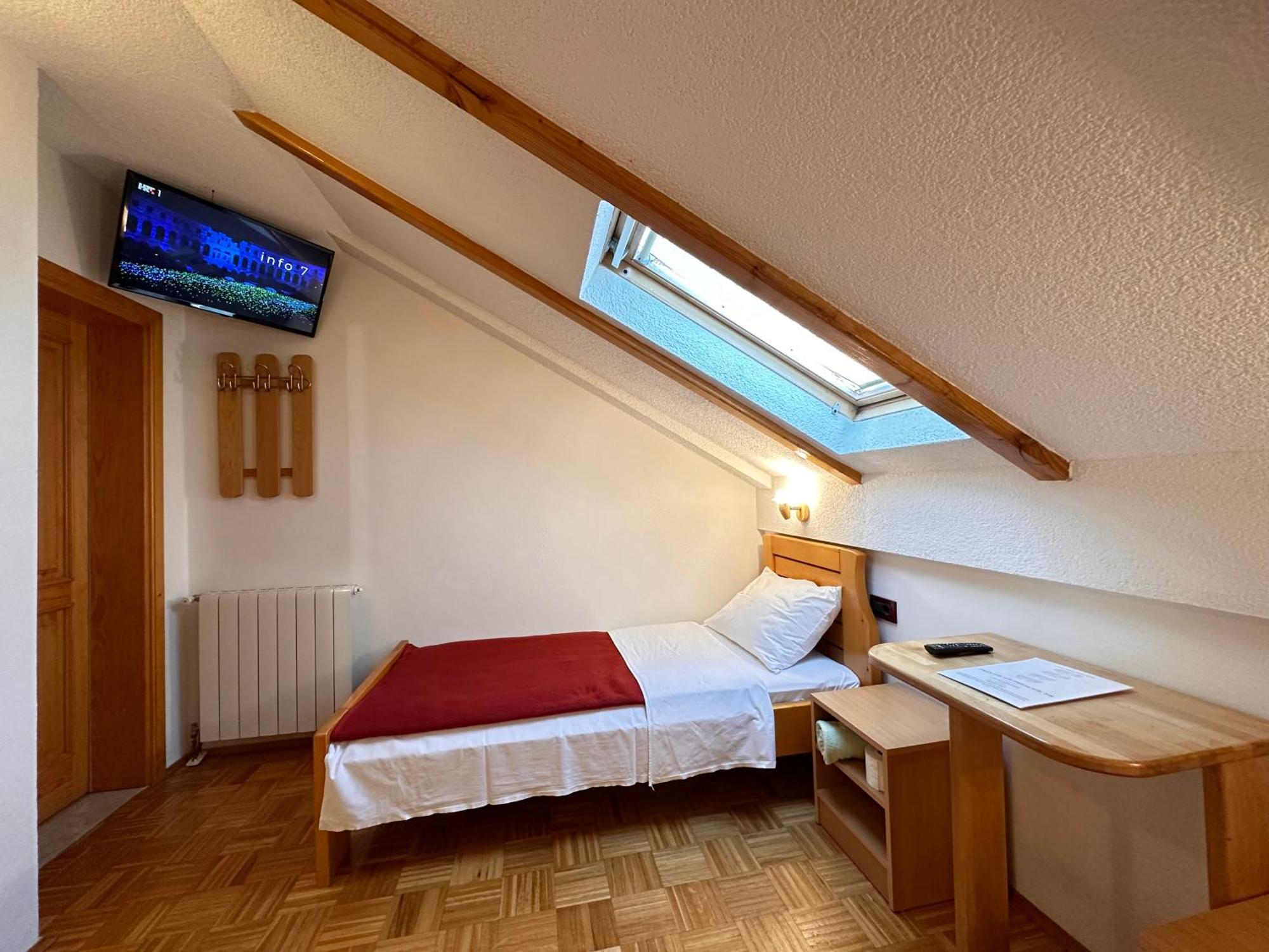 Apartman Miramare Otočac Exteriér fotografie